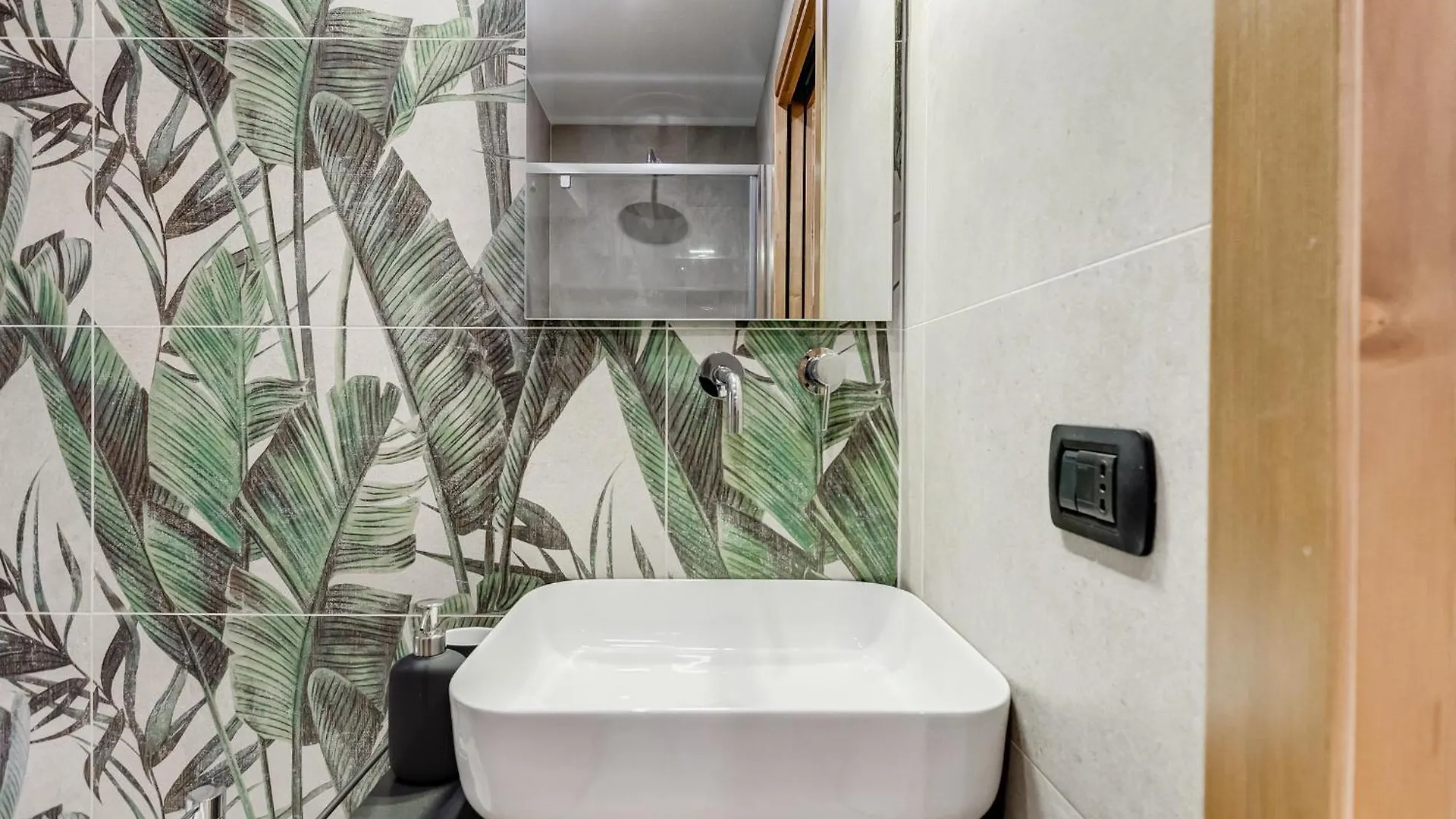 3-Bedroom Home Near Trastevere Station Rome Apartment