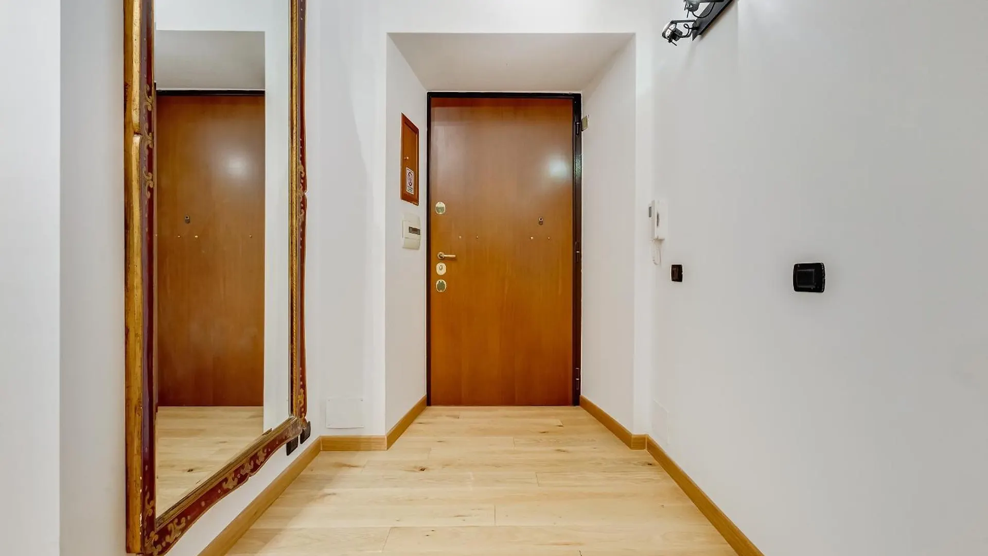 Apartment 3-Bedroom Home Near Trastevere Station Rome