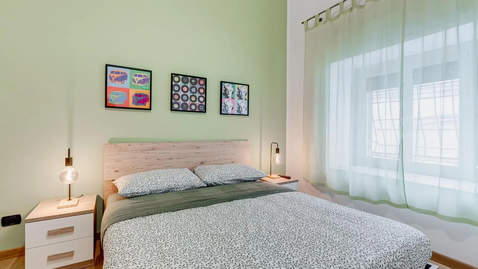 3-Bedroom Home Near Trastevere Station Rome Italy