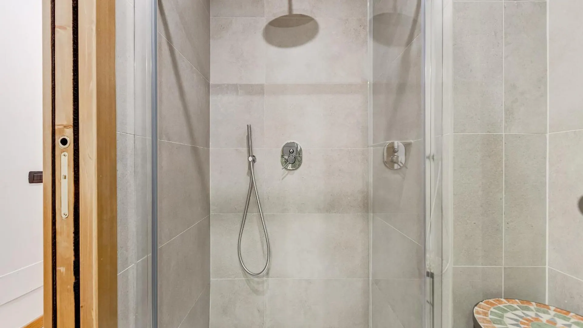 3-Bedroom Home Near Trastevere Station Rome Italy