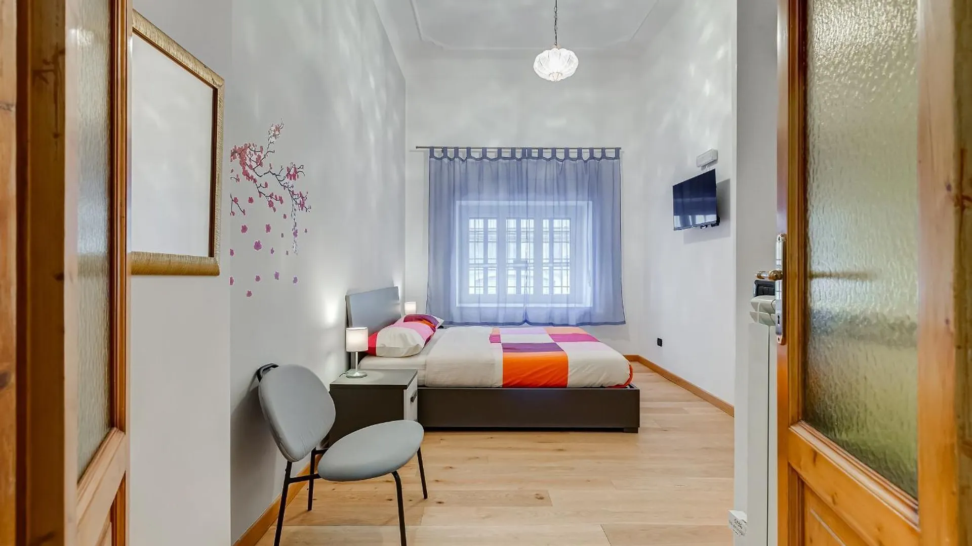 Apartment 3-Bedroom Home Near Trastevere Station Rome