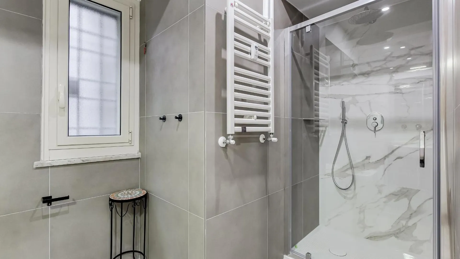 3-Bedroom Home Near Trastevere Station Rome Apartment