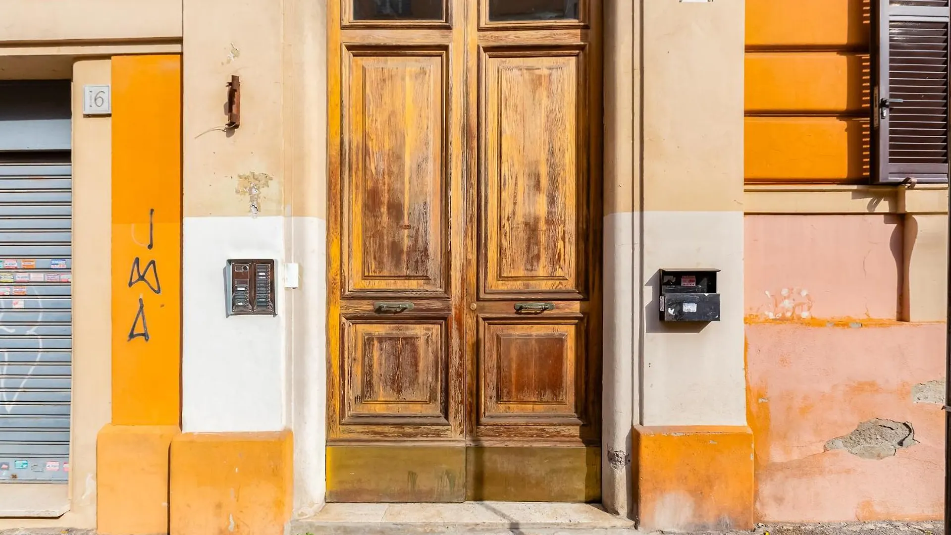 3-Bedroom Home Near Trastevere Station Rome Apartment