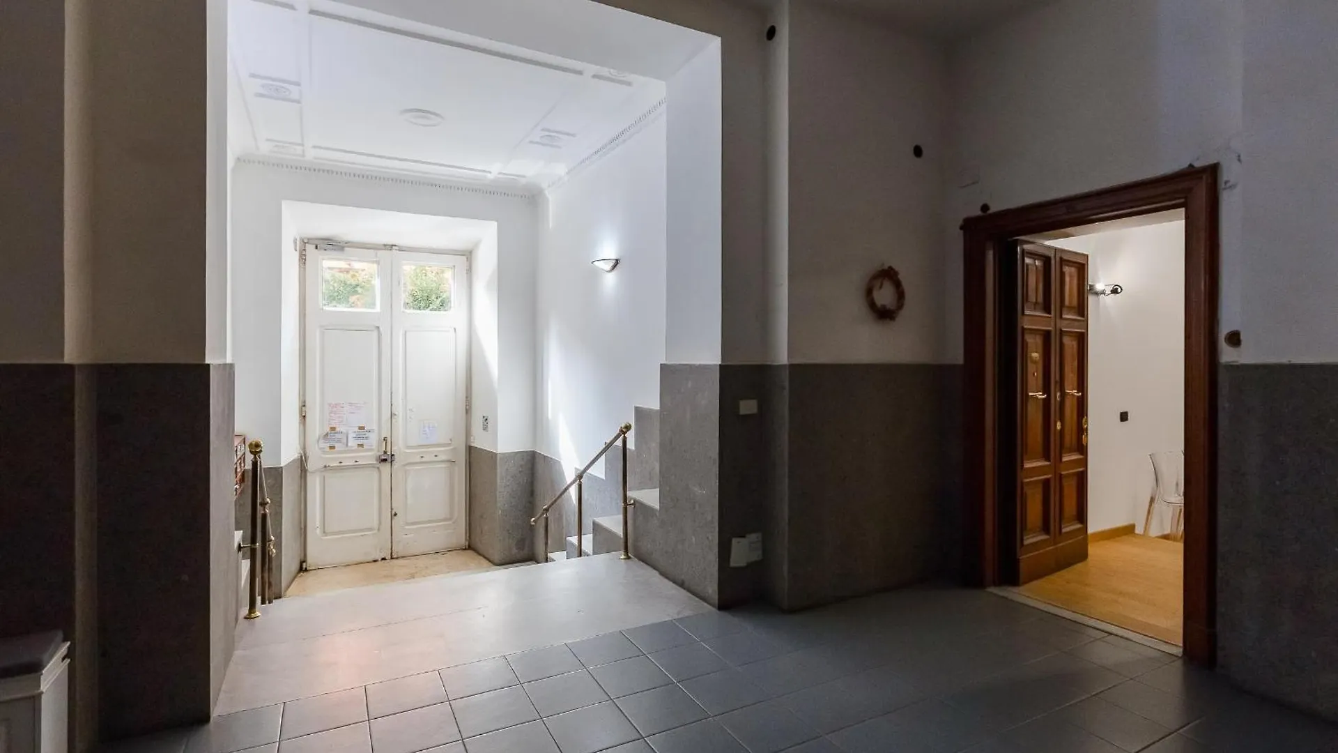 3-Bedroom Home Near Trastevere Station Rome