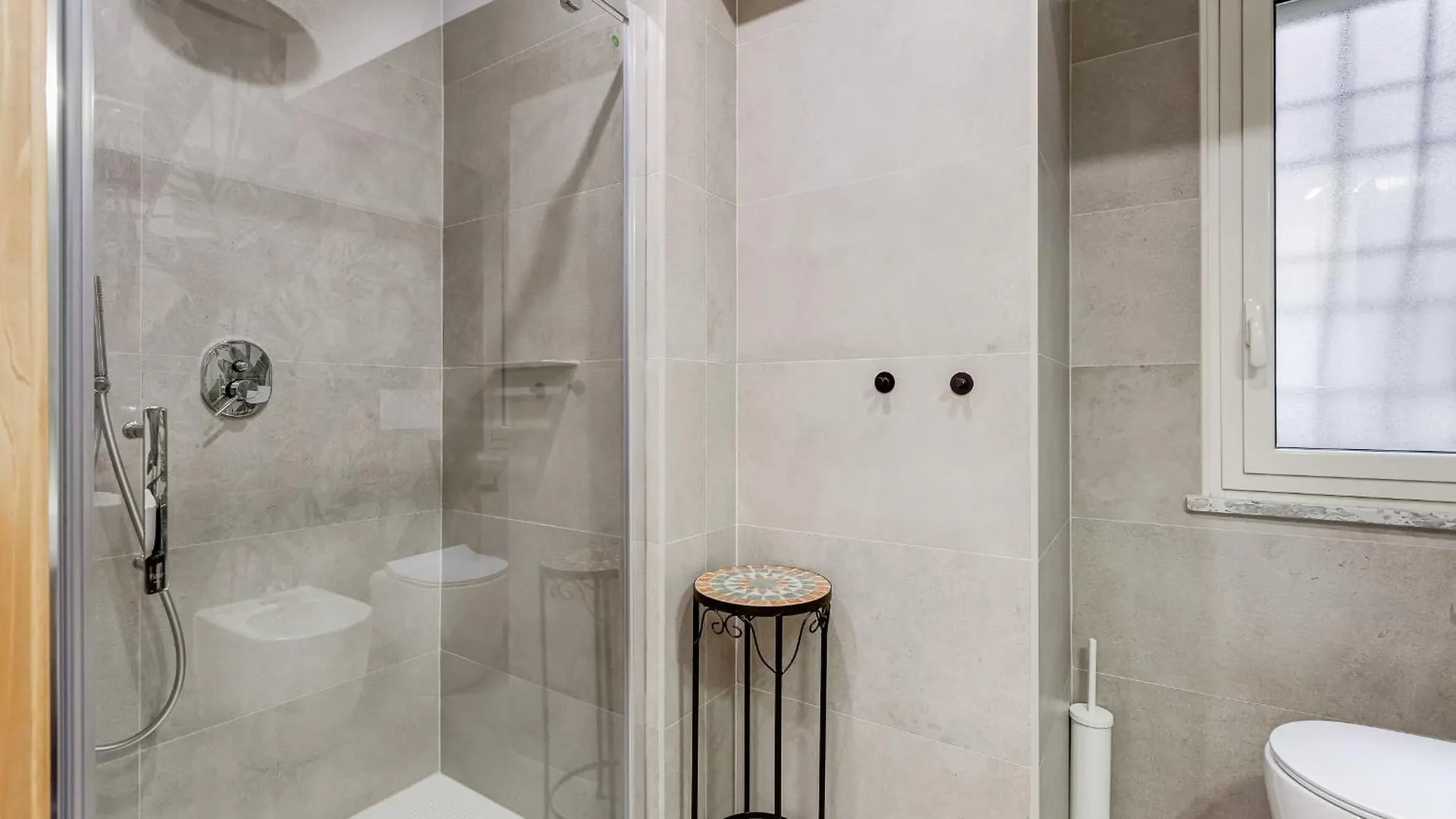 Apartment 3-Bedroom Home Near Trastevere Station Rome Italy