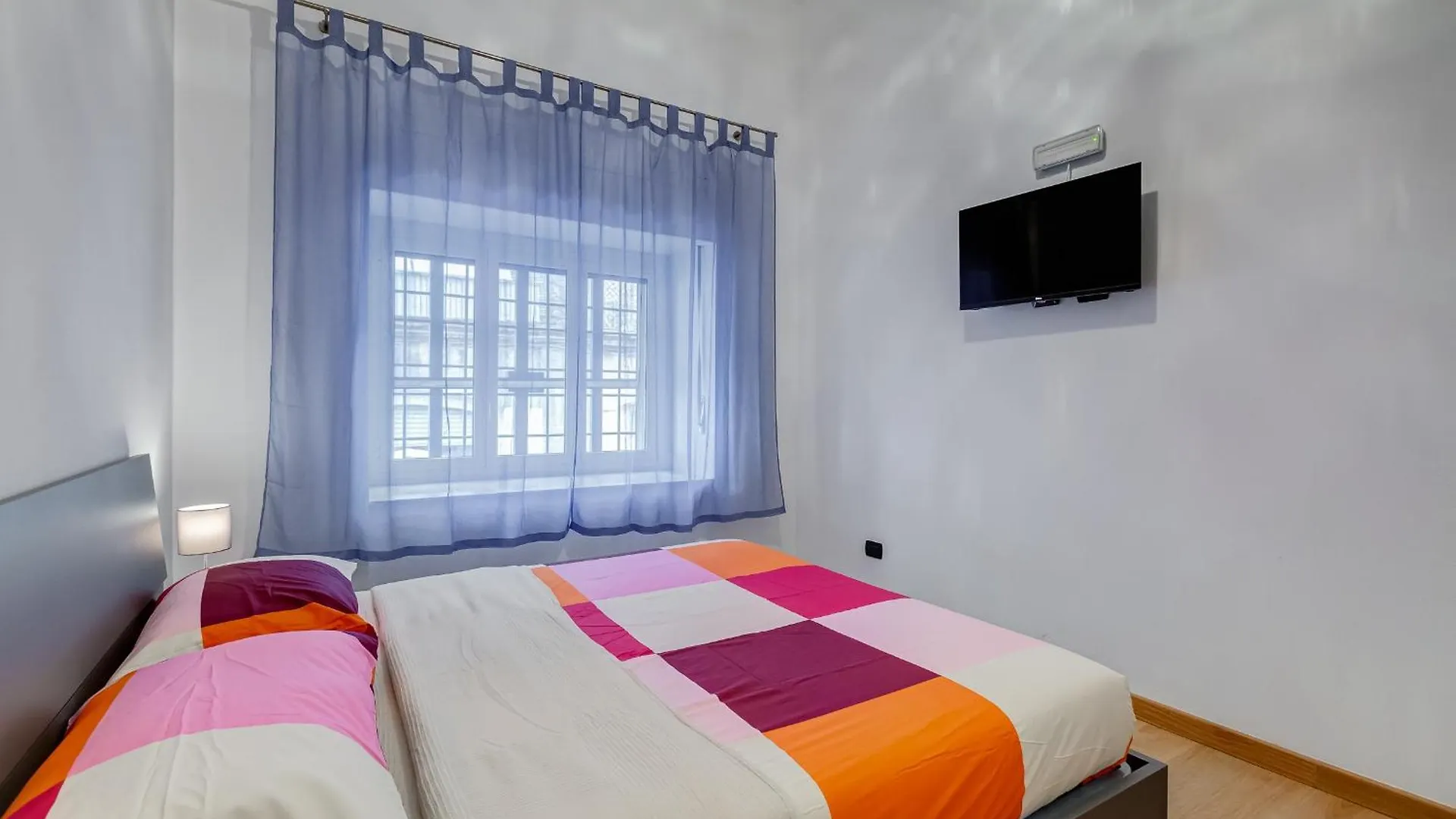3-Bedroom Home Near Trastevere Station Rome Apartment