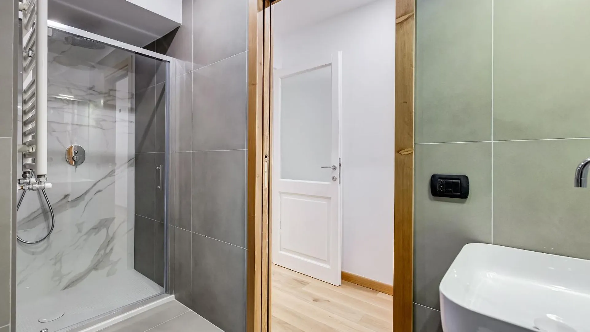 3-Bedroom Home Near Trastevere Station Rome