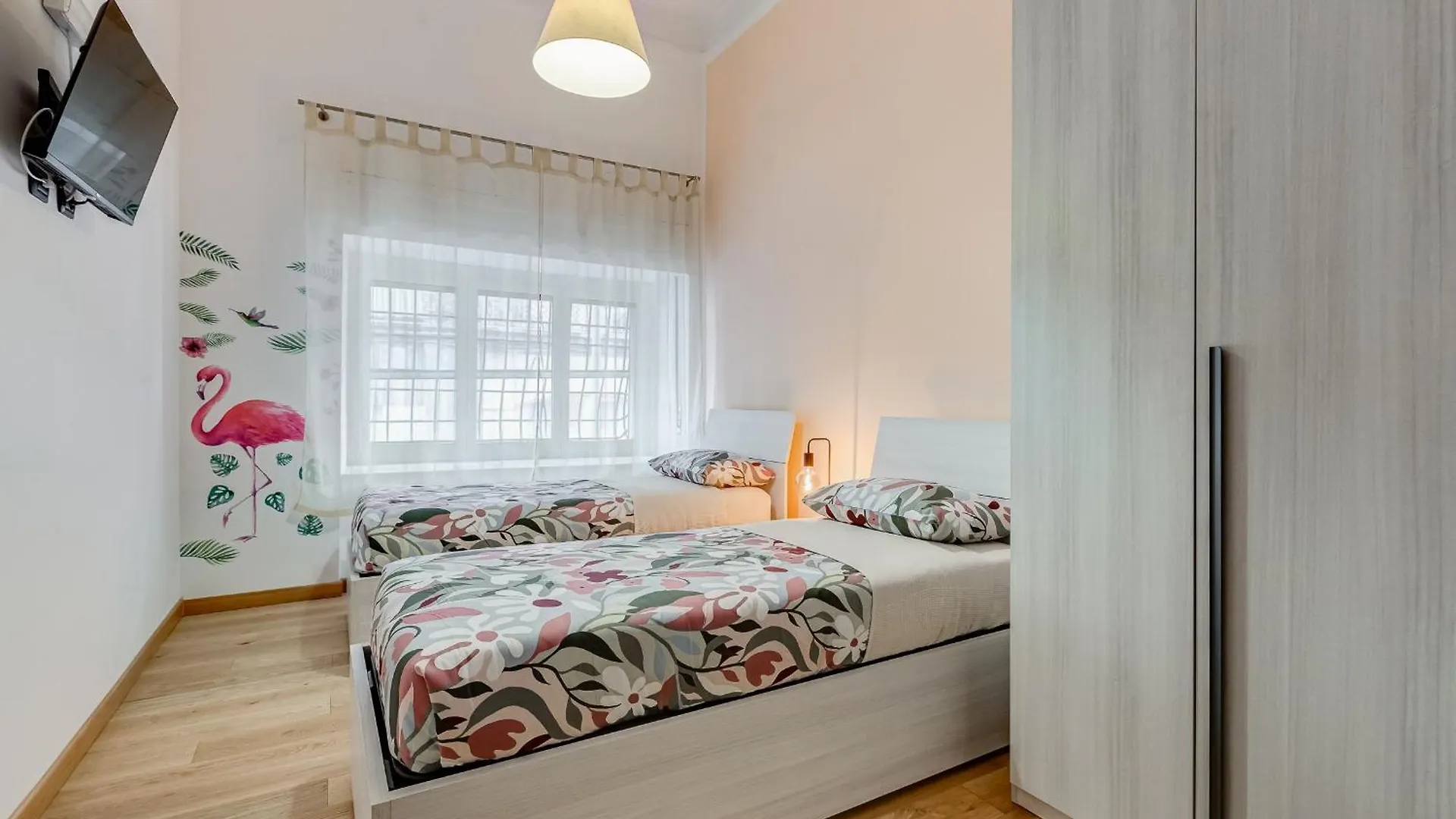 3-Bedroom Home Near Trastevere Station Rome Apartment