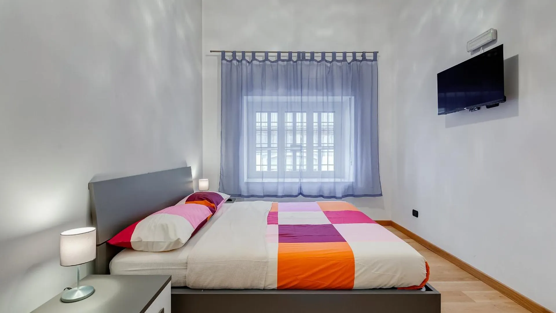 3-Bedroom Home Near Trastevere Station Rome
