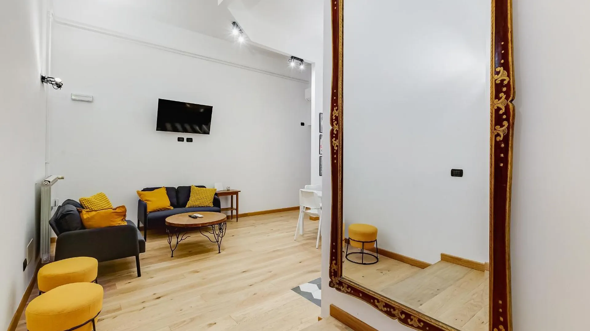 Apartment 3-Bedroom Home Near Trastevere Station Rome Italy