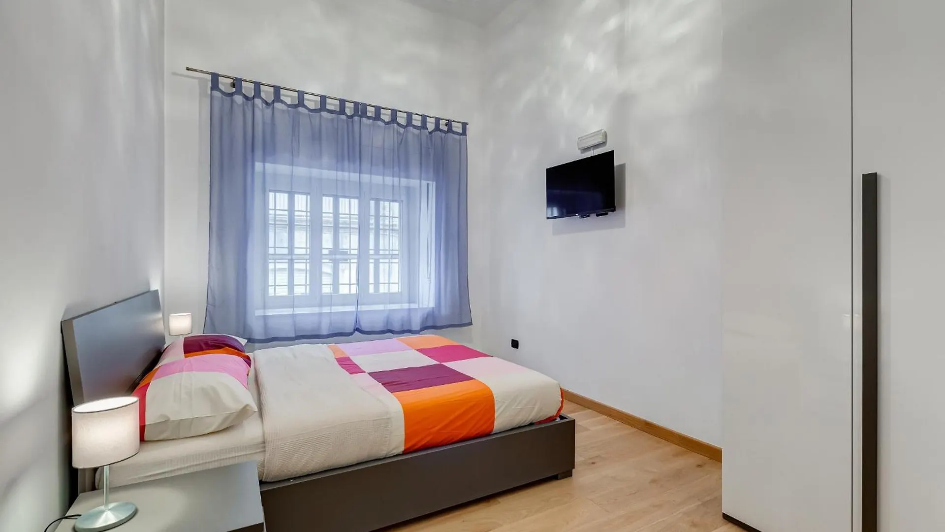 Apartment 3-Bedroom Home Near Trastevere Station Rome Italy