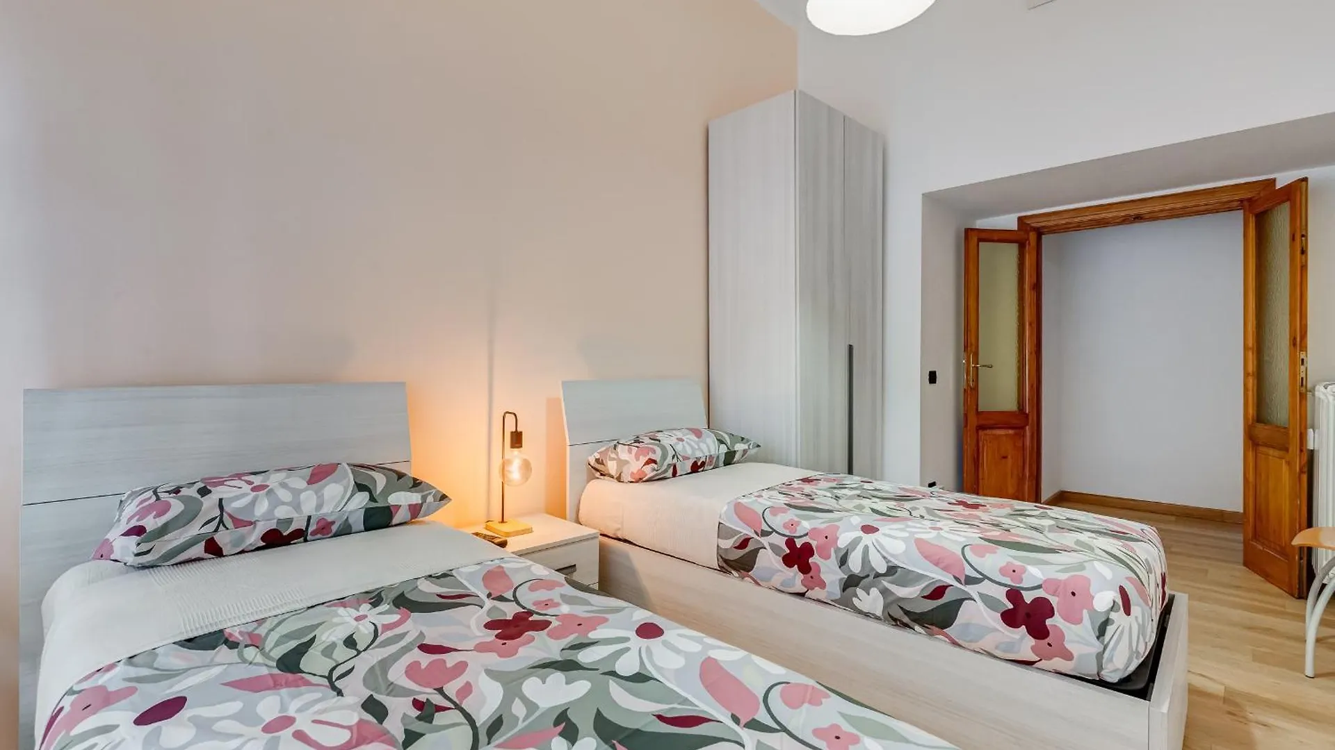 Apartment 3-Bedroom Home Near Trastevere Station Rome Italy
