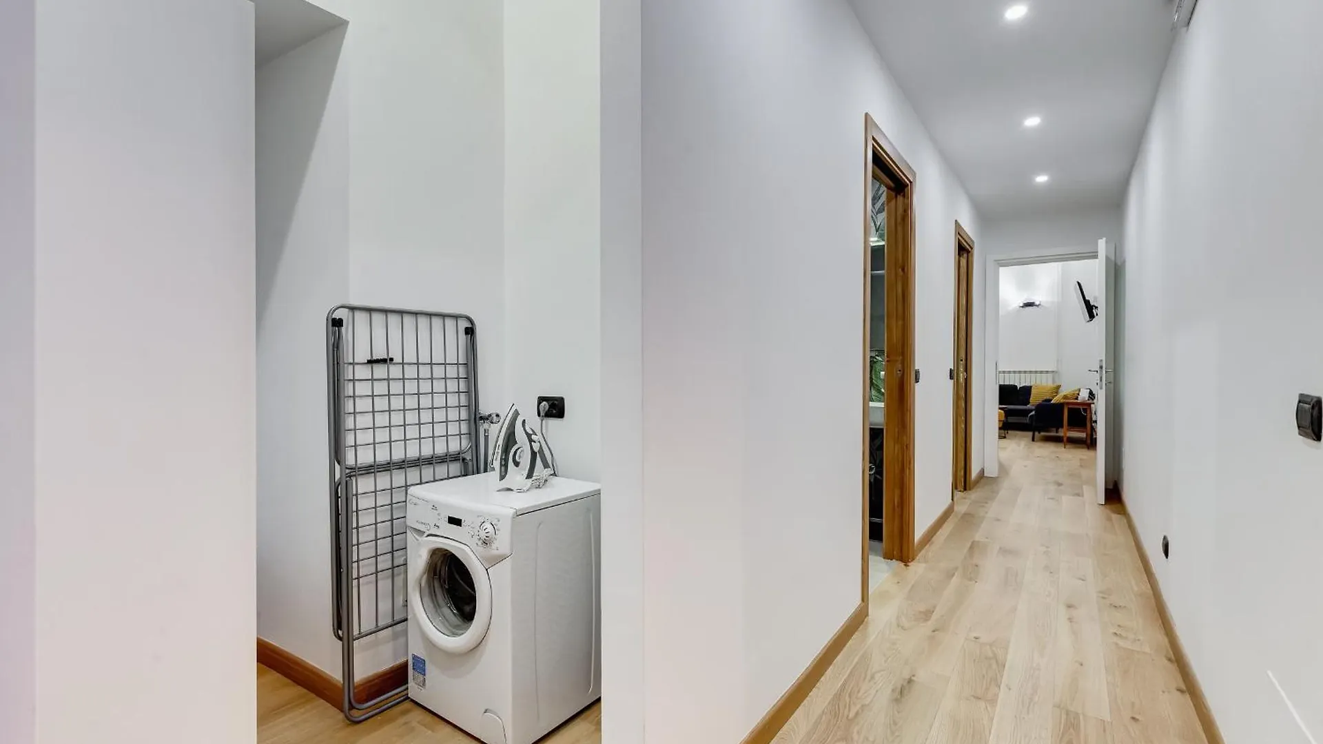 Apartment 3-Bedroom Home Near Trastevere Station Rome Italy