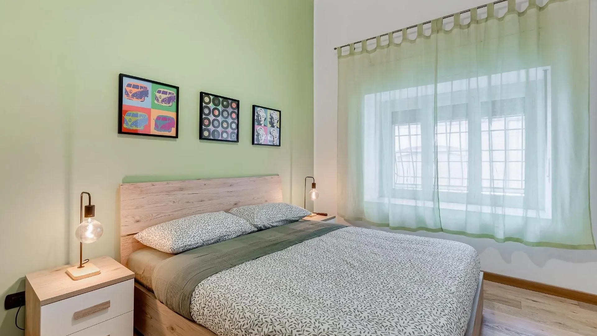 3-Bedroom Home Near Trastevere Station Rome