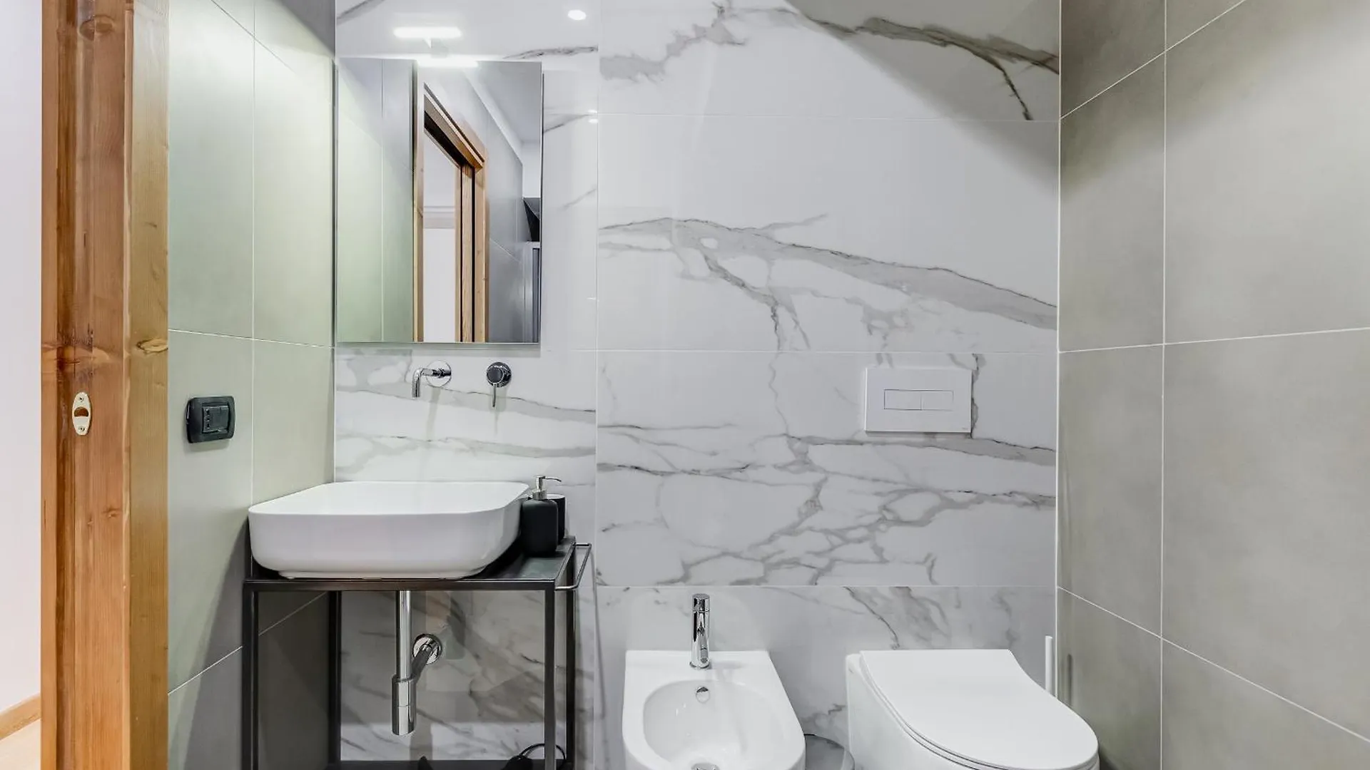 3-Bedroom Home Near Trastevere Station Rome 0*,